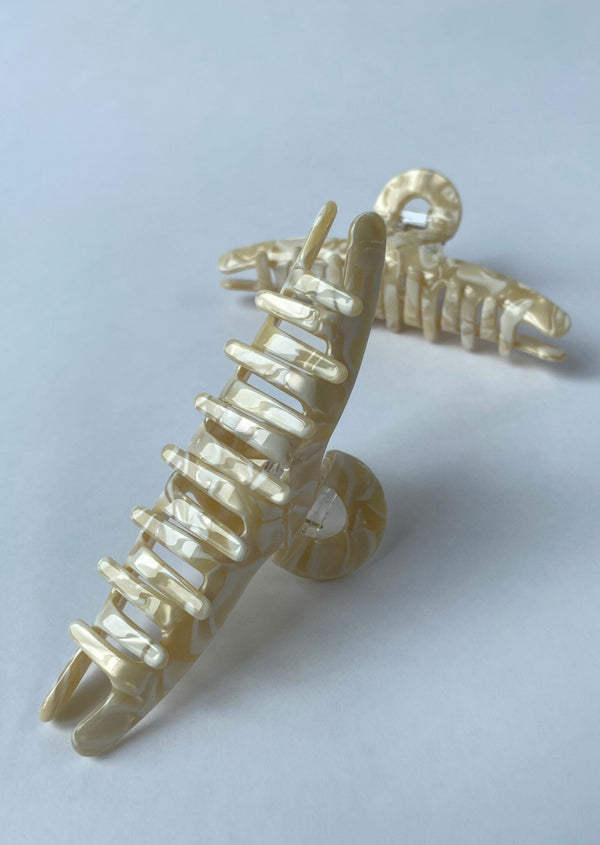 TWIST CLAW CLIP IVORY